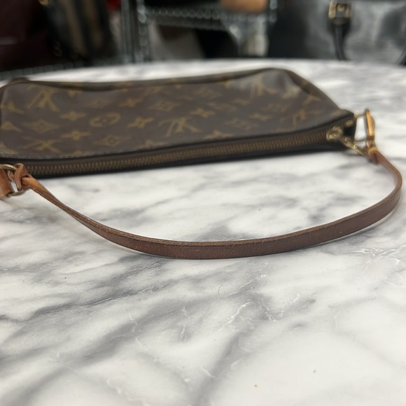 Vintage Louis Vuitton | Pochette Accessoires Monogram Bag - Picture 4 of 7